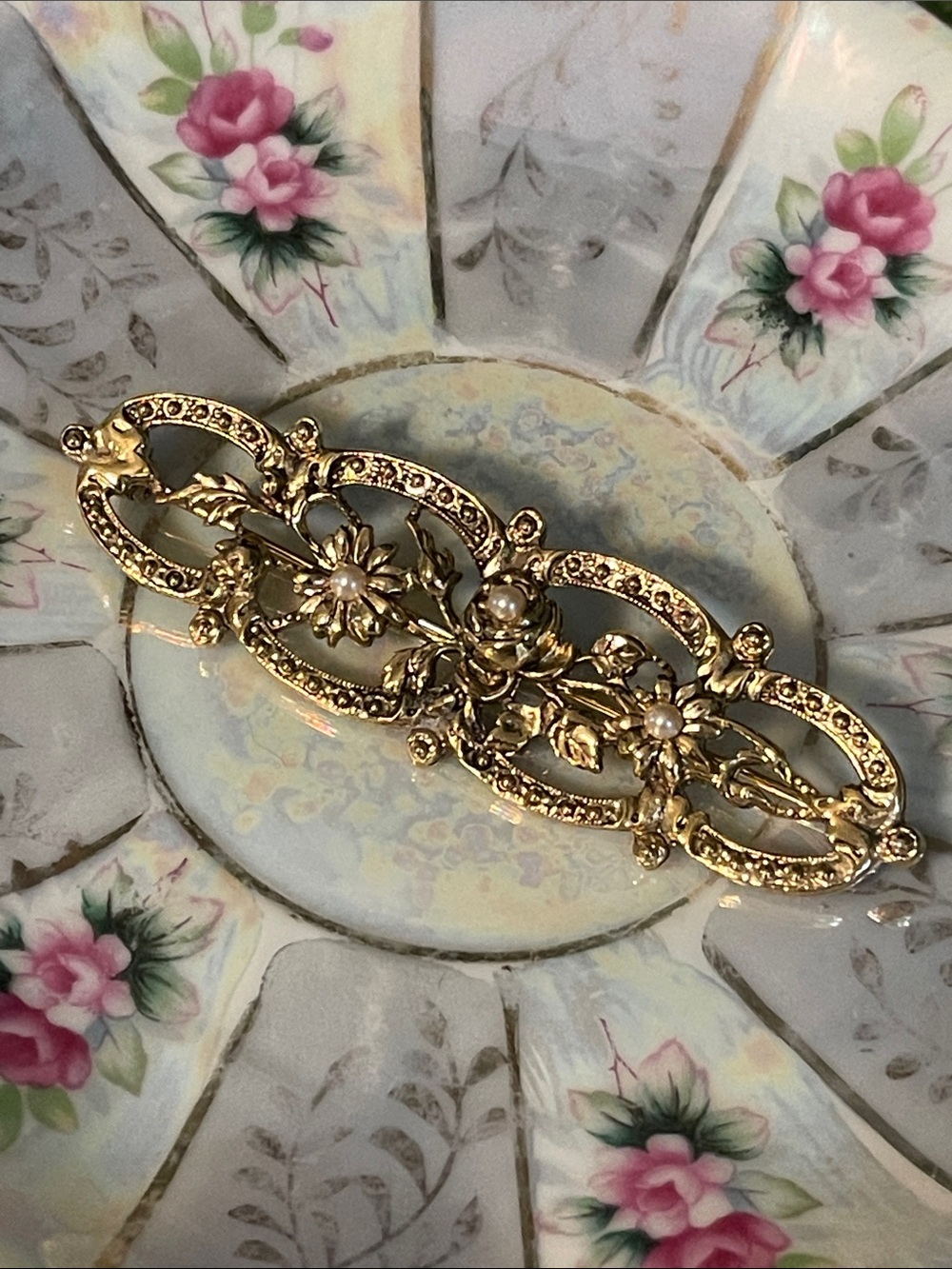 1980’s Victorian Revival Gold-Tone Faux Pearl Filigree Flower Bar Brooch